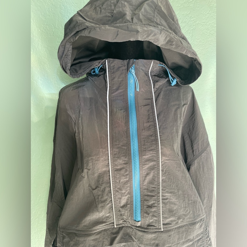 Fabletics Gray Windbreaker with Blue Details NWT - image 2